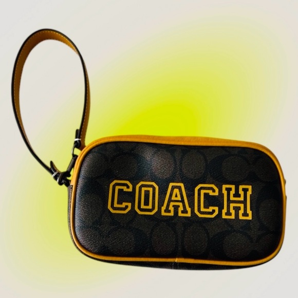 Coach JAMIE WRISTLET IN SIGNATURE CANVAS WITH VARSITY MOTIF New - Picture 12 of 15